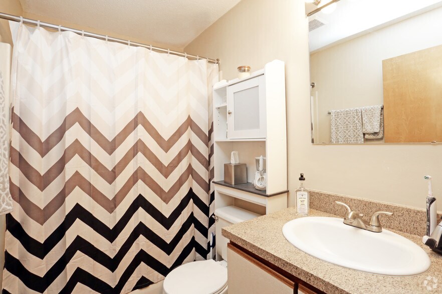 More Photos Of 1913 Farnam St, Omaha Apartments For Lease