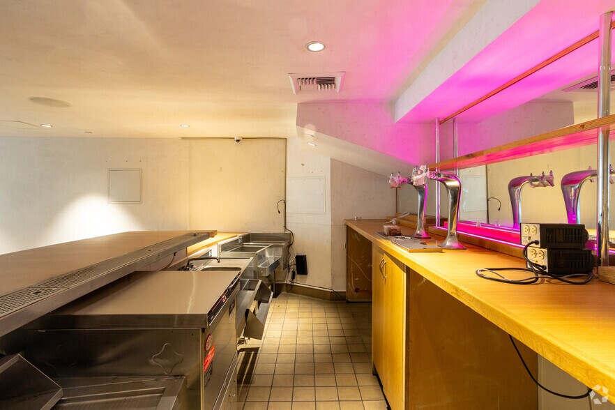 More Photos Of 701 W 7th St, Los Angeles Apartments For Lease