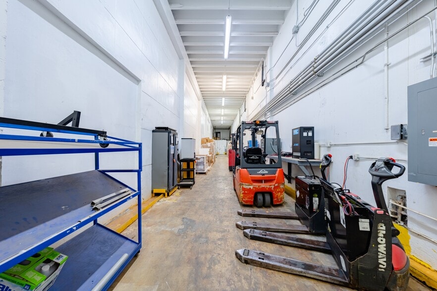 More Photos Of 1930 NW 23rd St, Miami Warehouse For Sale