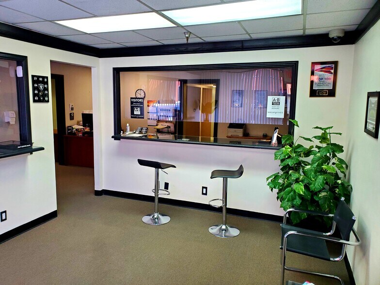 More Photos Of 2908 S Highland Dr, Las Vegas Warehouse For Lease