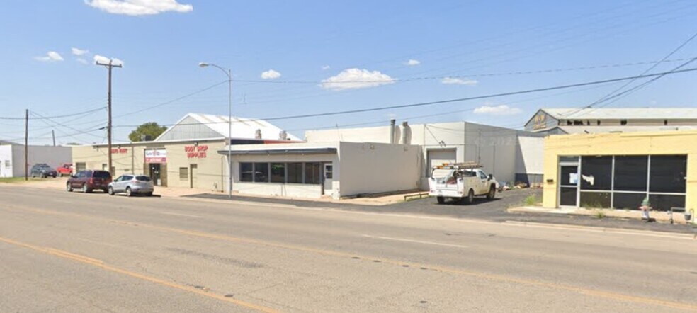 More Photos Of 2316 Clovis Hwy, Lubbock Showroom For Lease