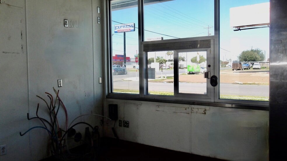 More Photos Of 505 E Edinburg Ave, Elsa Fast Food For Lease