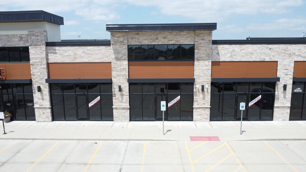 More Photos Of 1101 E 1st St, Grimes Restaurant For Lease