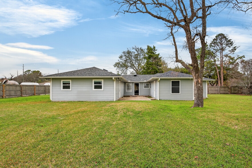 More Photos Of 5109 E 5th St, Katy Storefront Retail Office For Sale
