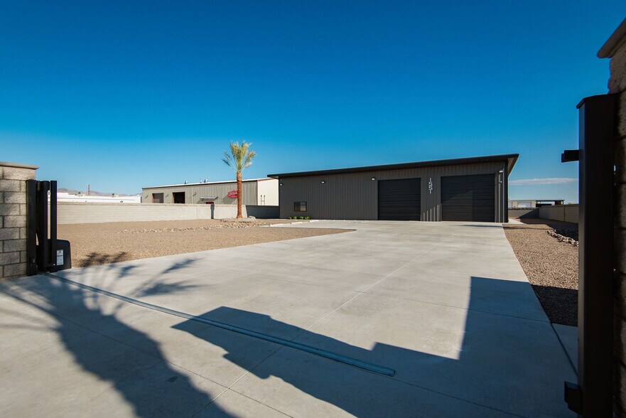 More Photos Of 1551 E World Blvd, Fort Mohave Showroom For Sale