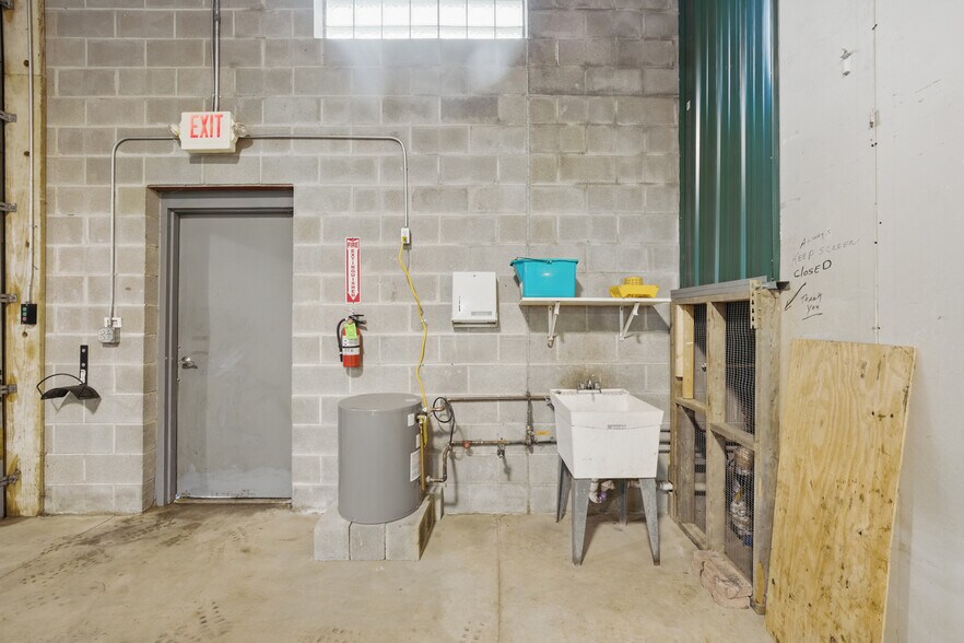 More Photos Of 9552 York Alpha Dr, North Royalton Service For Sale