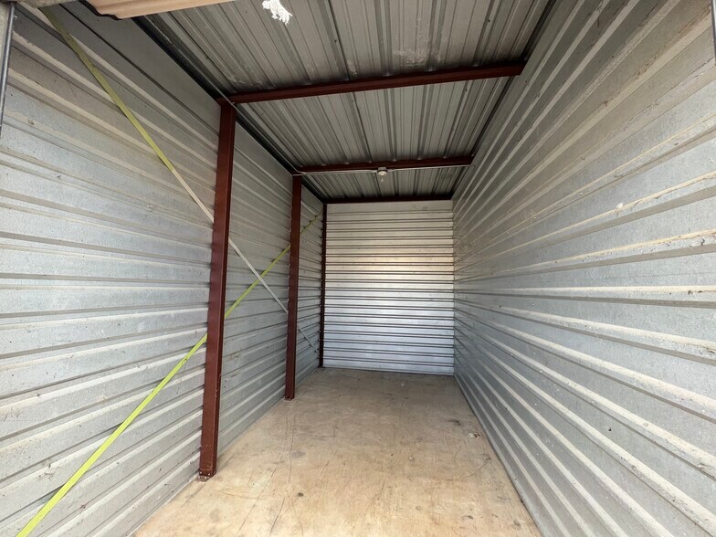More Photos Of 20738 TX-36, Brazoria Self Storage For Sale
