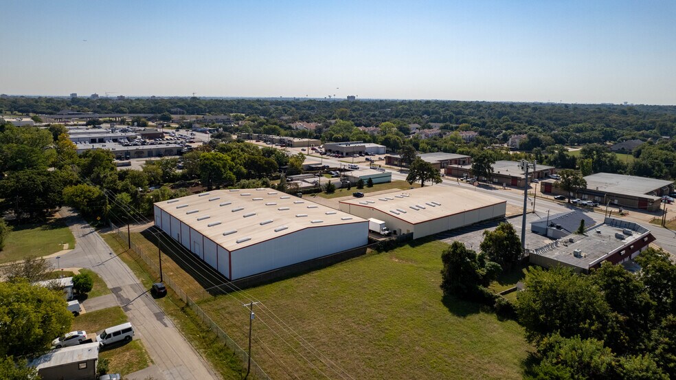 More Photos Of 1841 W Division St, Arlington Warehouse For Sale