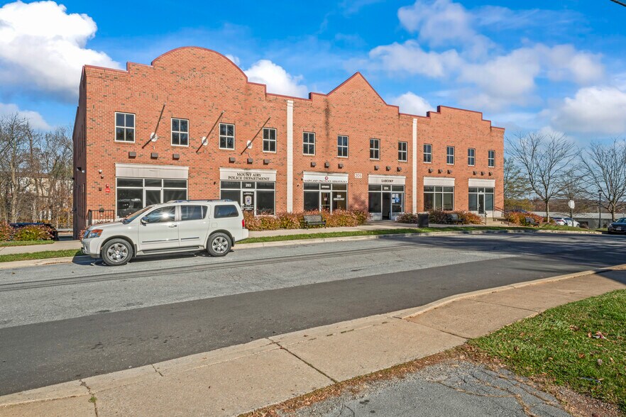 More Photos Of 205 Center St, Mount Airy Medical For Lease