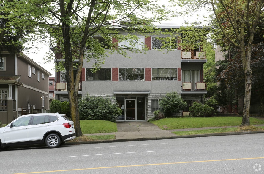 Primary Photo Of 958 E Broadway, Vancouver Apartments For Sale