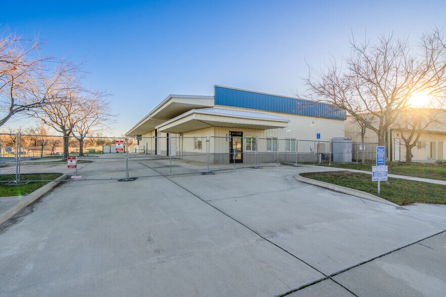 More Photos Of 2495-A-2495-B Progress Dr, Redding Manufacturing For Lease