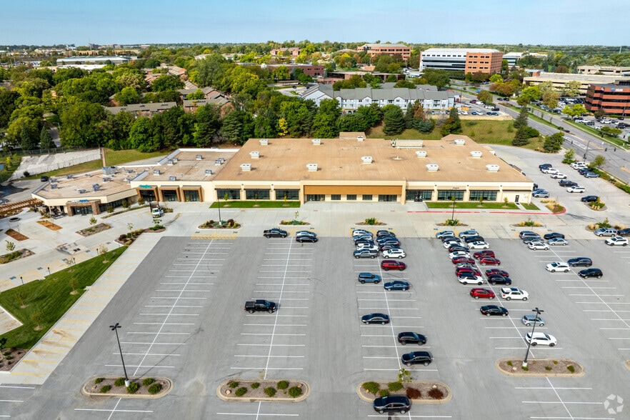 More Photos Of 606-780 N 114th St, Omaha Unknown For Lease