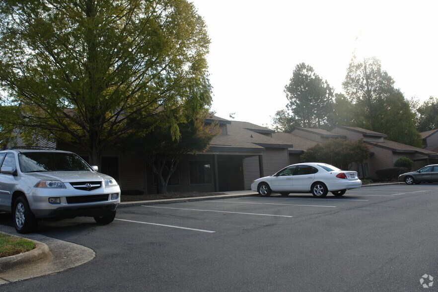 More Photos Of 3703 Latrobe Dr, Charlotte Office For Lease