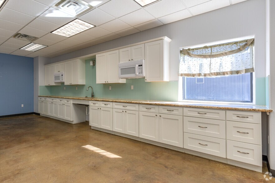More Photos Of 12306 Shiloh Church Rd, Houston Warehouse For Lease