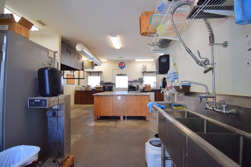 More Photos Of 102 N Park St, Sesser Restaurant For Sale