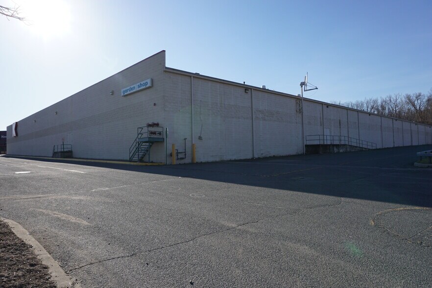 More Photos Of 93 W Campbell Rd, Rotterdam Freestanding For Sale