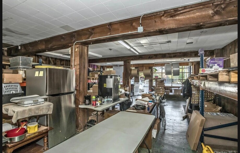 More Photos Of 227 Wall St, Huntington Storefront For Sale