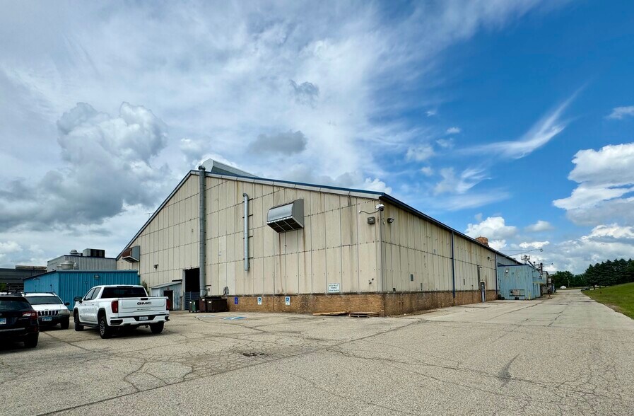 More Photos Of 300 N West St, Marengo Warehouse For Sale