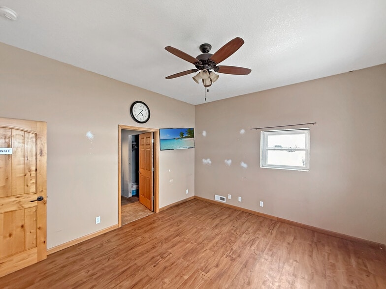 More Photos Of 10980 NE Hubbell Rd, Maxwell Industrial For Sale