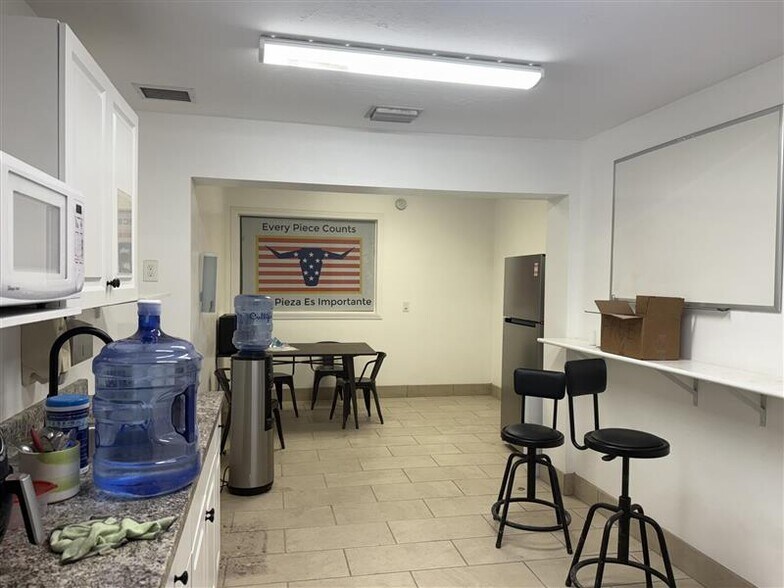 More Photos Of 6805 33rd St E, Sarasota Warehouse For Sale