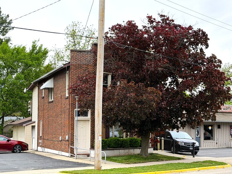 More Photos Of 900 Blackhawk Blvd, South Beloit Multifamily For Sale