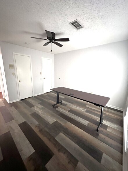 More Photos Of 722 E Wheatland Rd, Duncanville Office For Sale