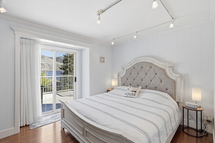 More Photos Of 7001 Savona Access Rd, Thompson-Nicola Hotel For Sale