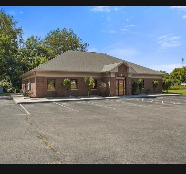 More Photos Of 30 Spring Mill Ct, Mooresville Office For Sale