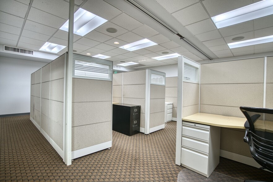 More Photos Of 416-418 Coffman St, Longmont Office For Sale