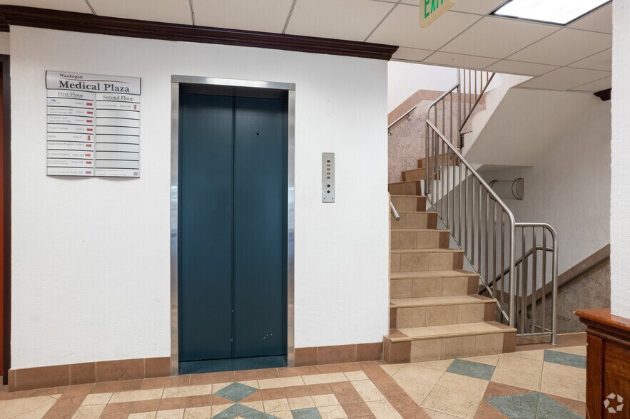 More Photos Of 1616 Grand Ave, Waukegan Medical For Lease