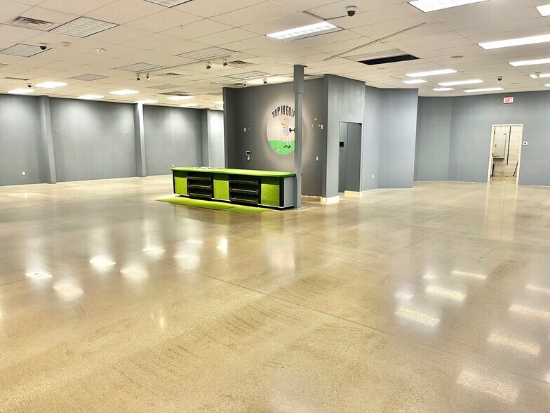 More Photos Of 2580 - 2596 Walton Blvd blvd, Warsaw Storefront Retail Office For Lease