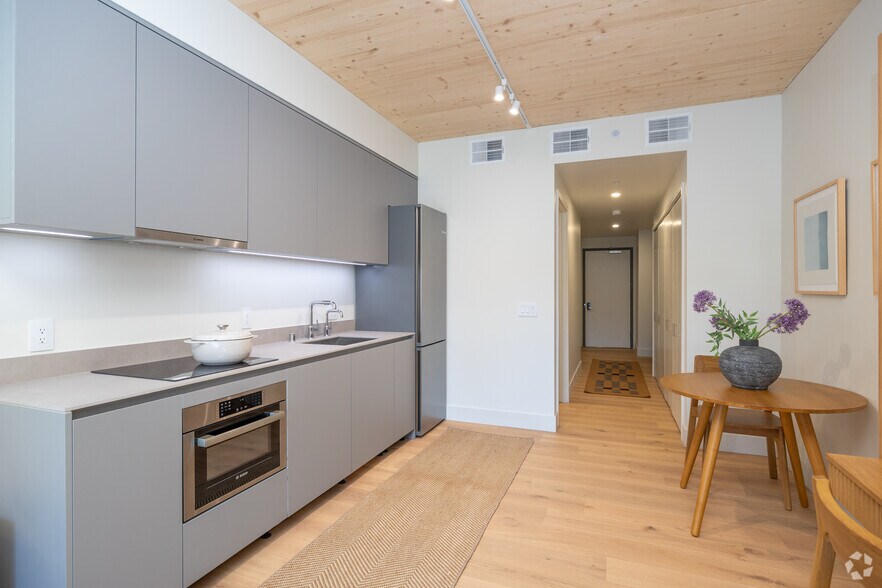 More Photos Of 517 W Main St, Madison Apartments For Lease