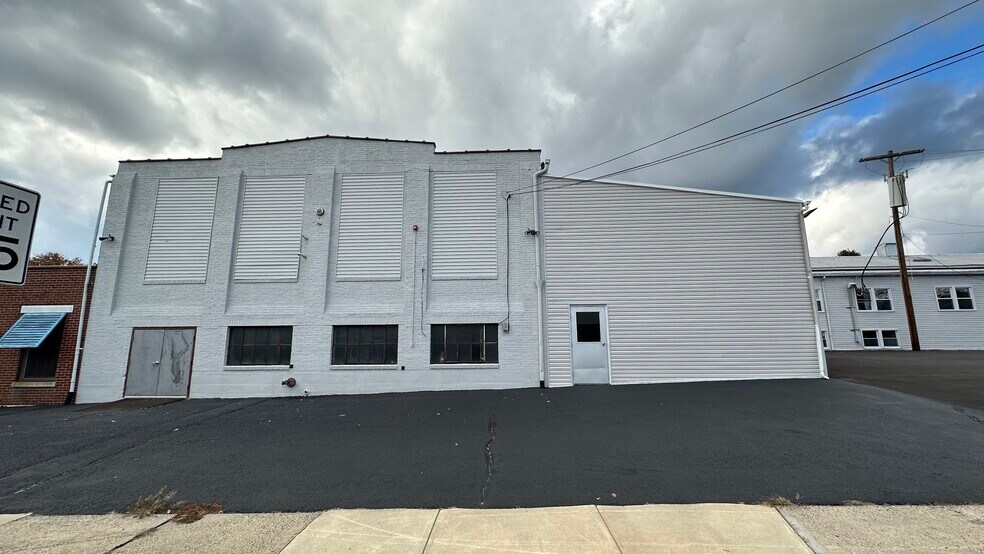 More Photos Of 200 Monroe St, Pottstown Warehouse For Lease