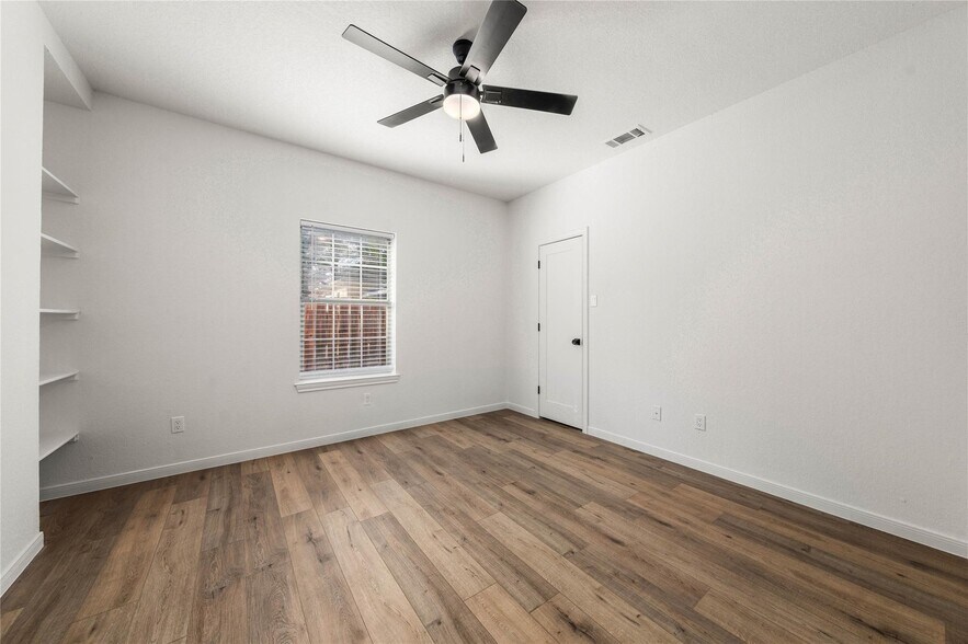 More Photos Of 1911 S 11th St, Waco Apartments For Sale