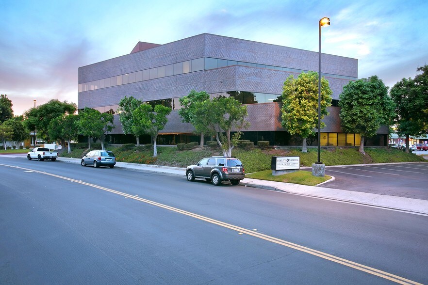 More Photos Of 17592 E 17th St, Tustin Office For Lease