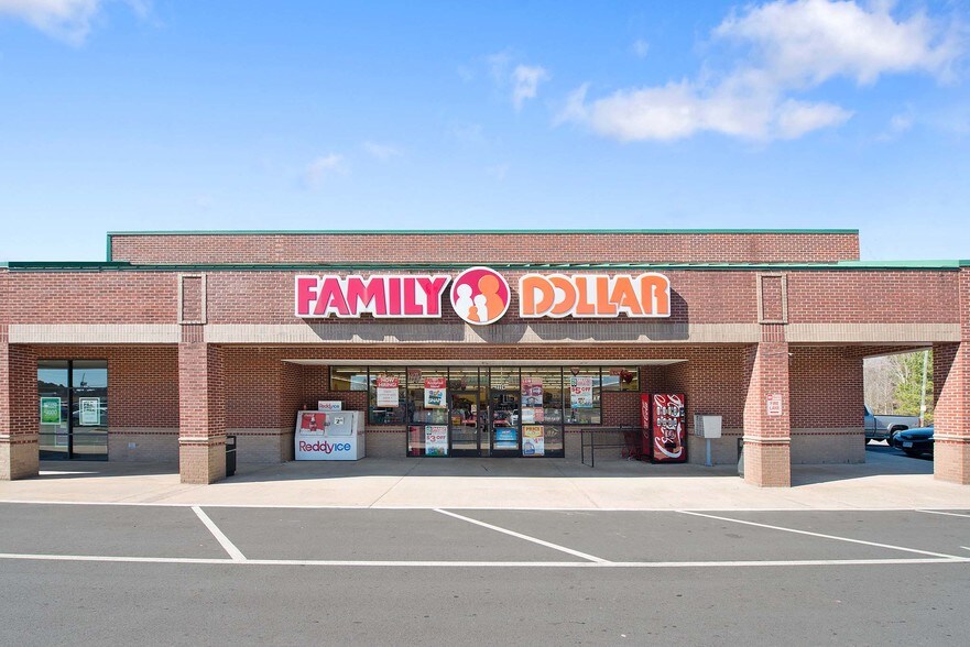 More Photos Of 2224-2274 Jefferson Davis Hwy, Sanford Storefront For Lease