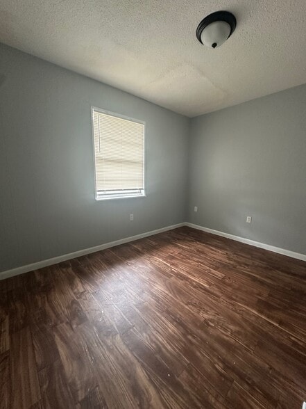 More Photos Of 100 NE 10th Ter, Mulberry Multifamily For Sale