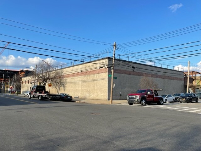 More Photos Of 18-81 Steinway St, Astoria Warehouse For Sale