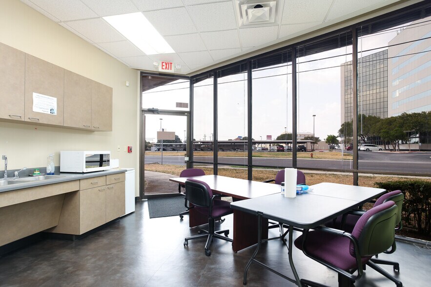 More Photos Of 5404 Wurzbach Rd, San Antonio Office For Sale
