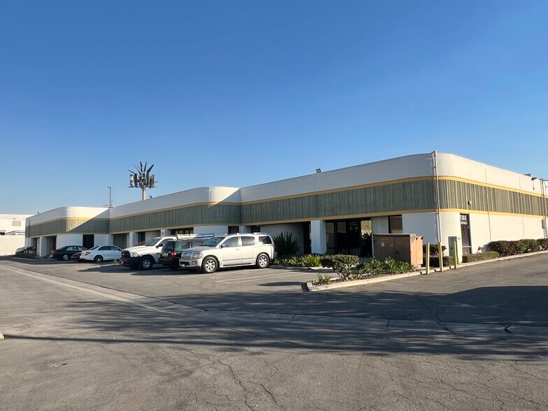 Primary Photo Of 14908-14918 Gwenchris Ct, Paramount Manufacturing For Lease