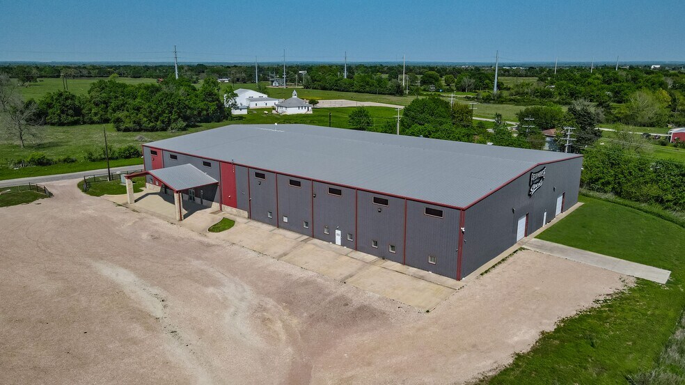 More Photos Of 21930 Kathy Fleming Rd, Navasota Warehouse For Lease