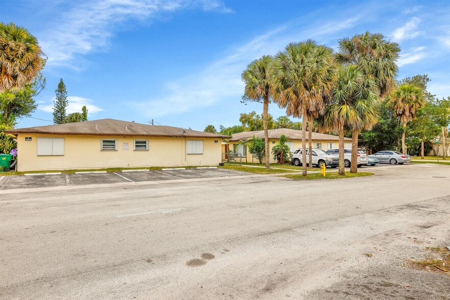 Primary Photo Of 2750 NW 58th Ter, Fort Lauderdale Specialty For Sale