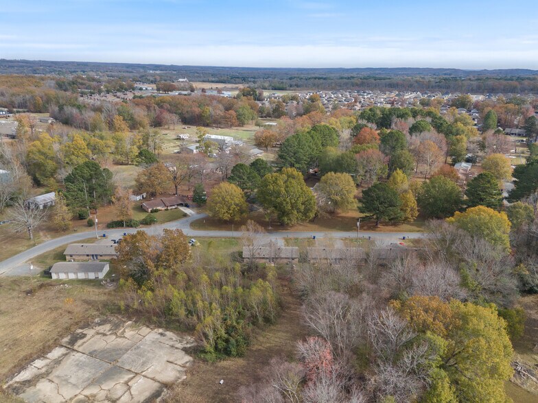 More Photos Of 16 Linder Rd, Greenbrier Apartments For Sale