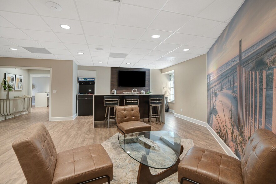 More Photos Of 1505 Tamiami Trl S, Venice Medical For Sale