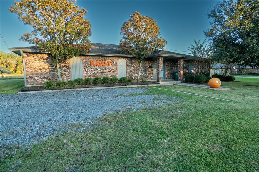 More Photos Of 5304 Meeks Dr, Orange Office For Sale