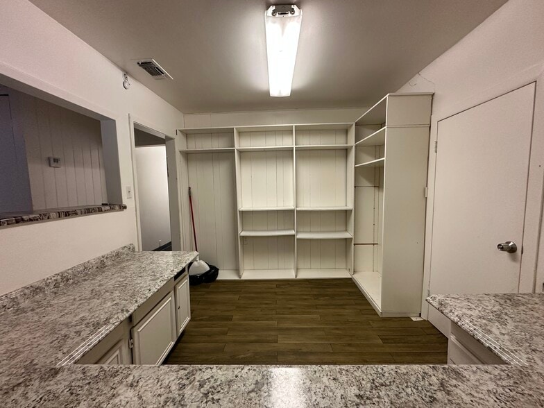 More Photos Of 6628 Crestway Dr, San Antonio Flex For Sale