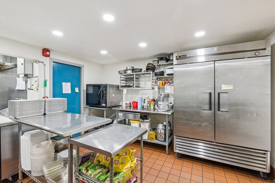 More Photos Of 424 W Chickasha Ave, Chickasha Storefront For Sale