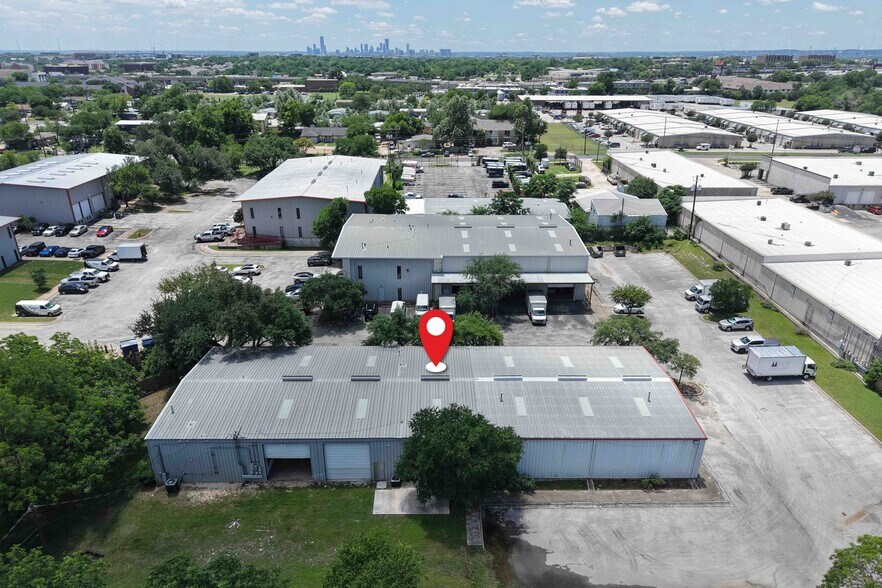 Primary Photo Of 204 W Powell Ln, Austin Warehouse For Lease