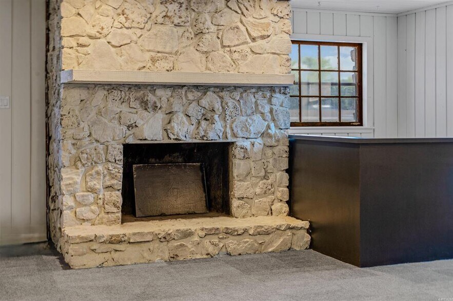 More Photos Of 17940 I 30, Benton Office For Sale
