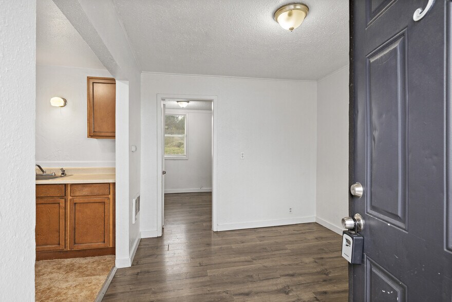 More Photos Of 1029 S Division St, Moses Lake Apartments For Sale